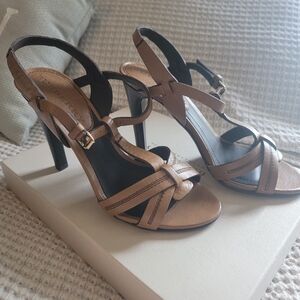Burberry tan leather heels